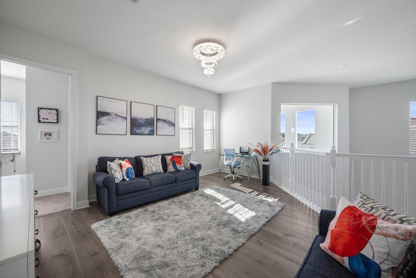 Welcome to this meticulously designed 5-bedroom, 4-bathroom - photo 25