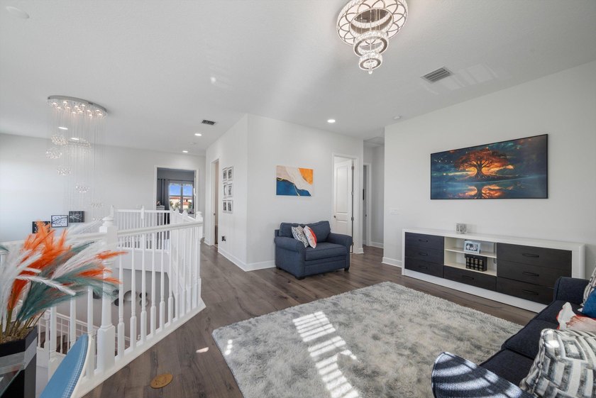 Welcome to this meticulously designed 5-bedroom, 4-bathroom - photo 27