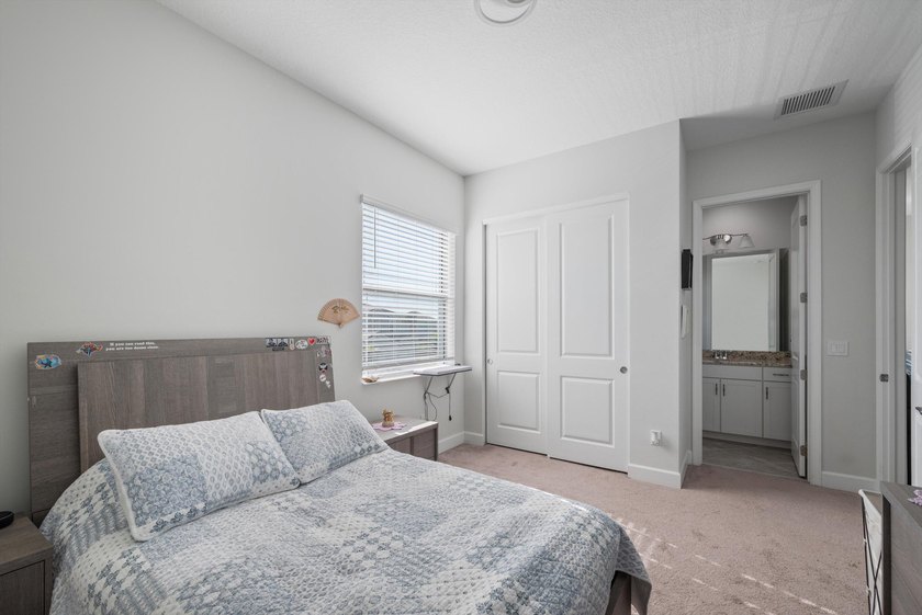 Welcome to this meticulously designed 5-bedroom, 4-bathroom - photo 29