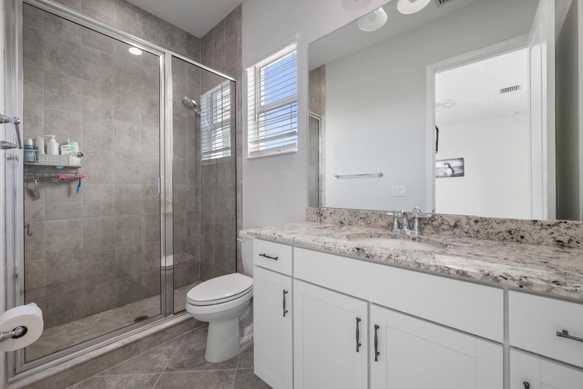 Welcome to this meticulously designed 5-bedroom, 4-bathroom - photo 31