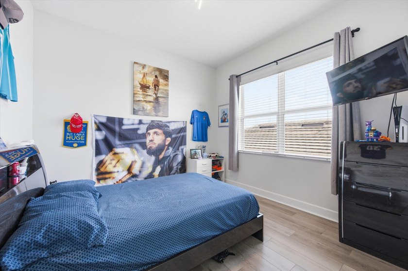 Welcome to this meticulously designed 5-bedroom, 4-bathroom - photo 35
