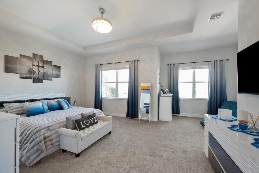Welcome to this meticulously designed 5-bedroom, 4-bathroom - photo 44