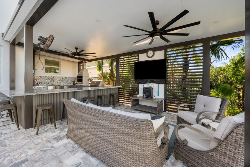 Welcome to this meticulously designed 5-bedroom, 4-bathroom - photo 49