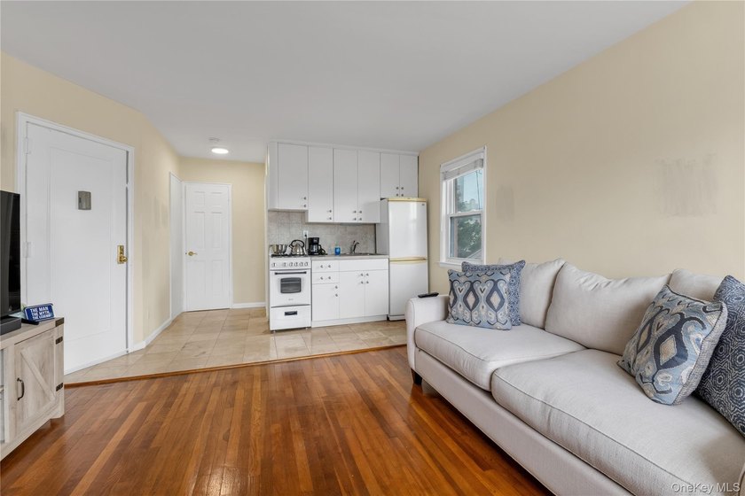 Welcome to 532 E Broadway, a six-unit multi-family building - photo 8