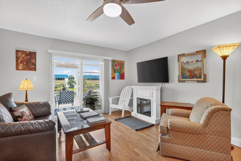 This beautifully updated 2 bedroom, 1 bath condo offers the - photo 9
