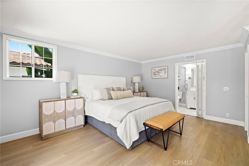 Welcome to this beautifully upgraded 6-bedroom, 3-bathroom home - photo 16