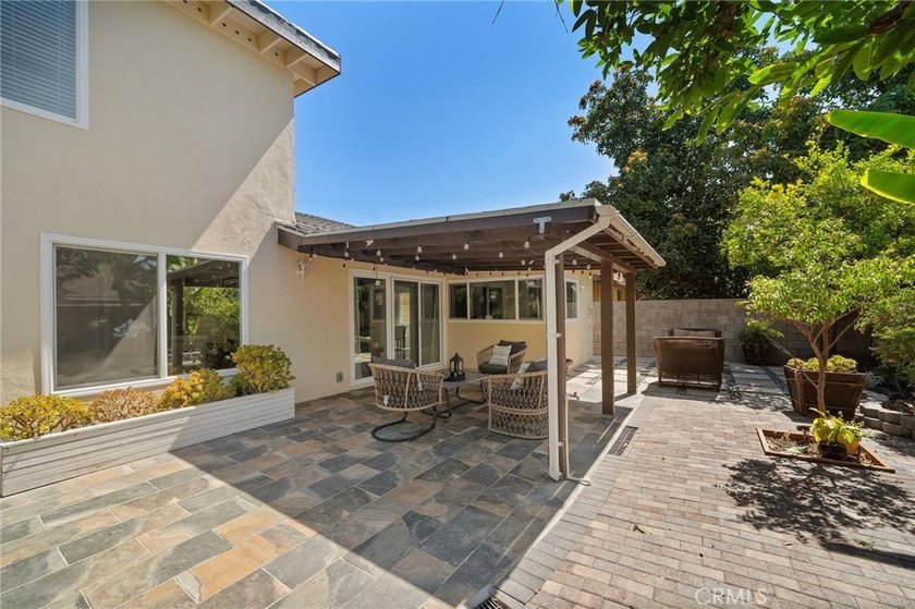Welcome to this beautifully upgraded 6-bedroom, 3-bathroom home - photo 34