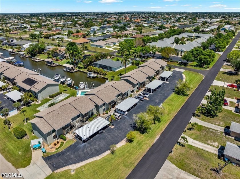 Welcome to Baruna Bay in desirable Southwest Cape Coral. This - photo 4