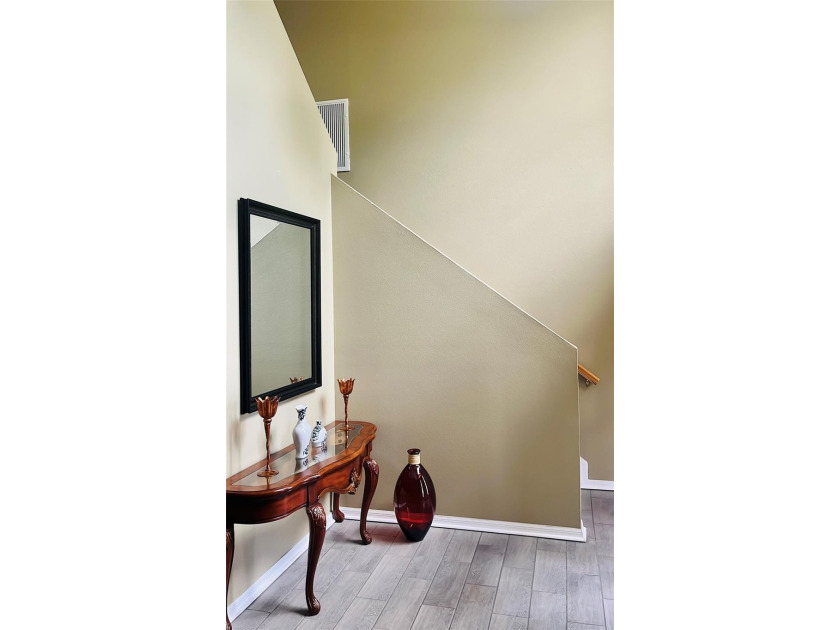 This Beautiful family home boasts 6 bedrooms &amp; 4-1/2 baths. A - photo 3