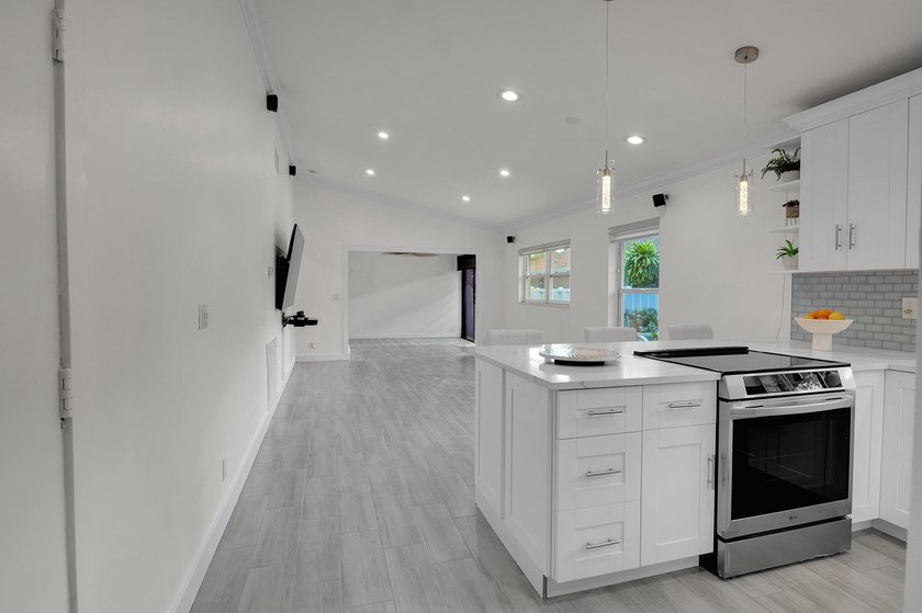 NEW, NEW, NEW!! Priced to SELL!!!! Completely renovated and - photo 11