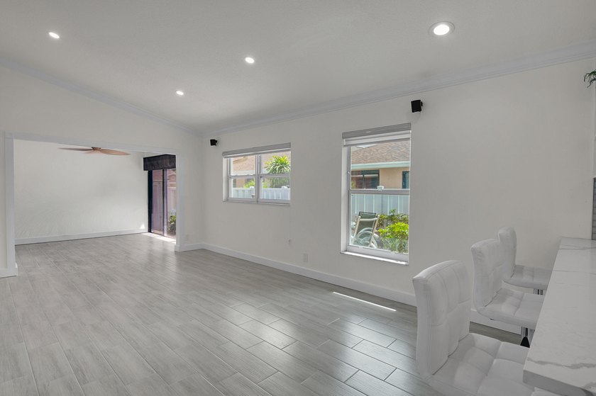 NEW, NEW, NEW!! Priced to SELL!!!! Completely renovated and - photo 17