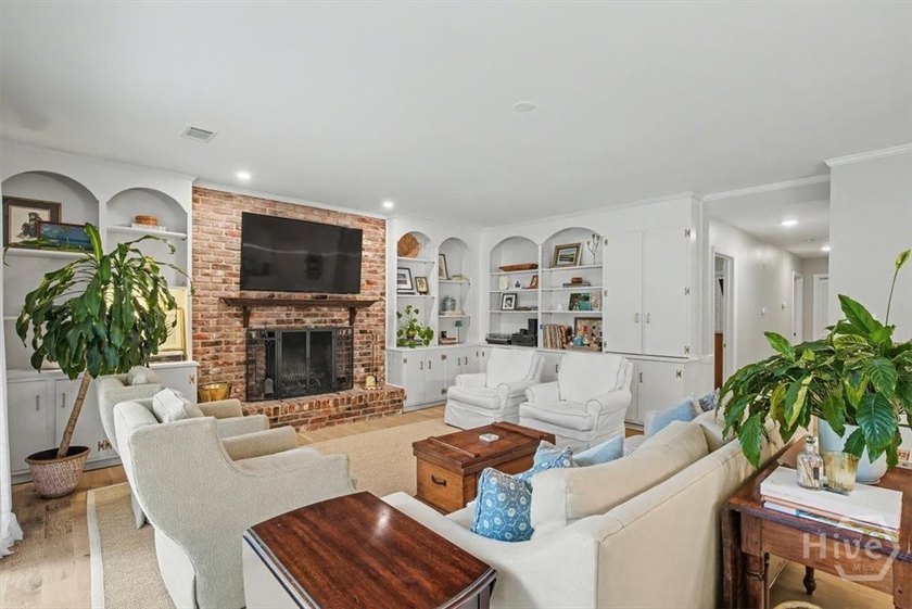 Welcome to this adorable, updated cottage in The Landings on - photo 18