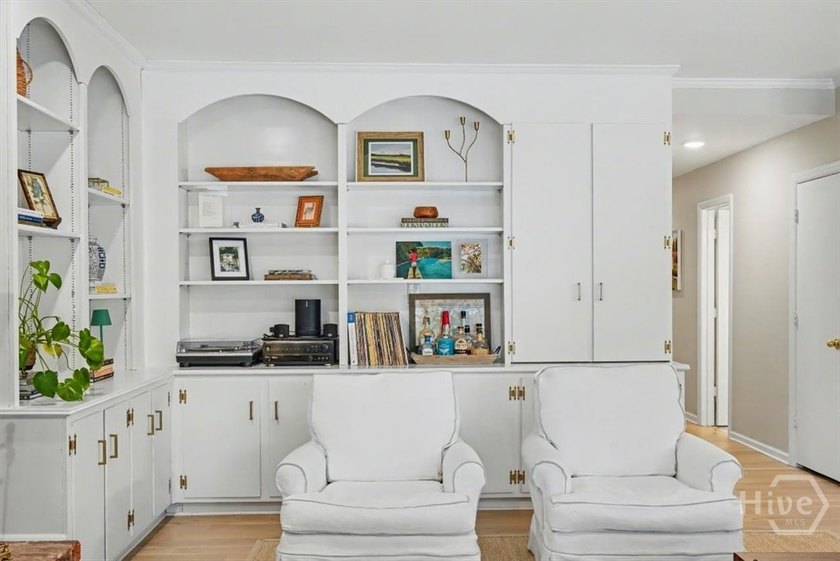 Welcome to this adorable, updated cottage in The Landings on - photo 21