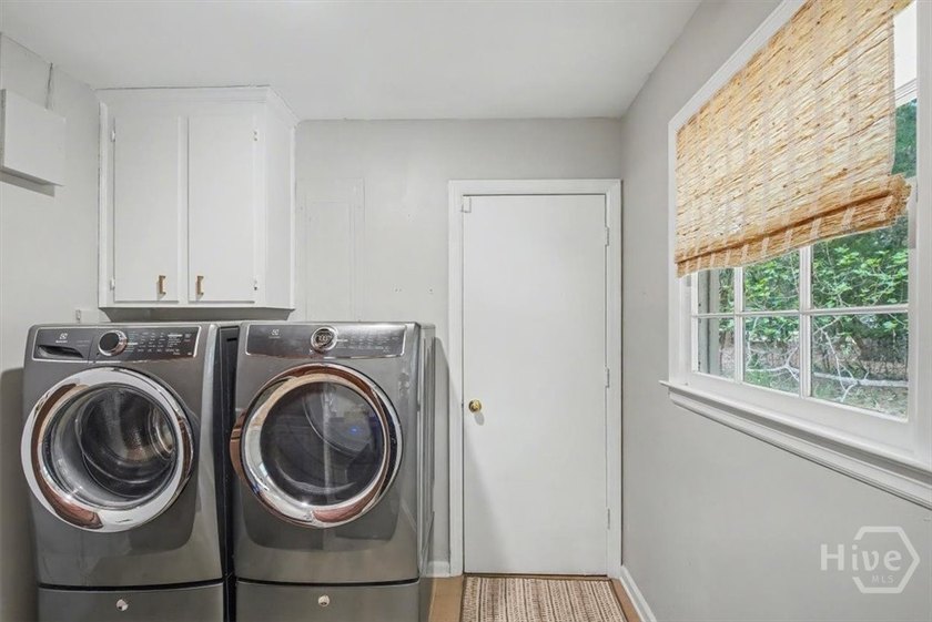 Welcome to this adorable, updated cottage in The Landings on - photo 23