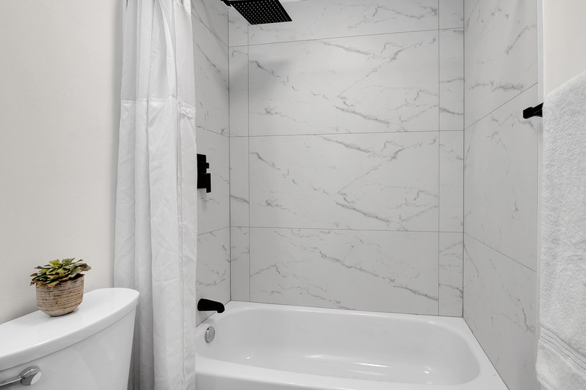 NEW, NEW, NEW!! Priced to SELL!!!! Completely renovated and - photo 34