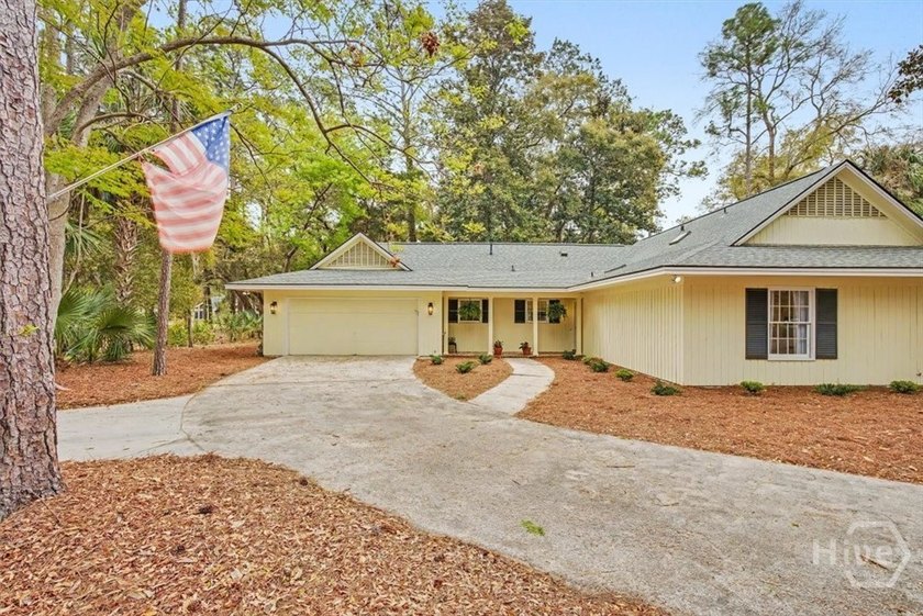 Welcome to this adorable, updated cottage in The Landings on - photo 47
