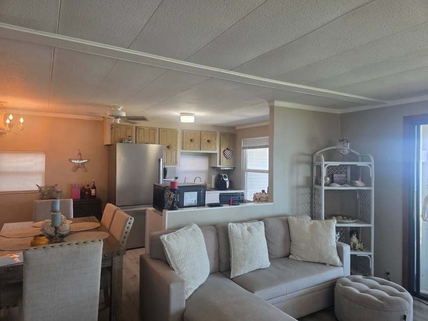 Unbeatable Value: Direct Waterfront Living on the Manatee River! - photo 15