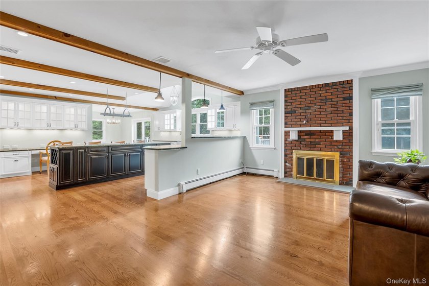 Nestled on a quiet private cul-de-sac, this beautiful 3-bedroom - photo 3