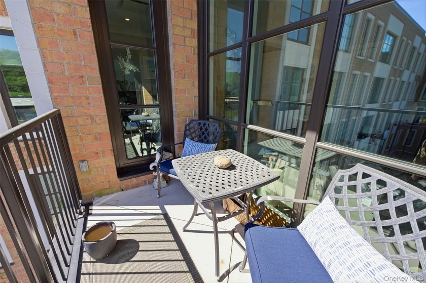 THE BEACON, GLEN COVE. Residence 1212 is a bright east facing - photo 14