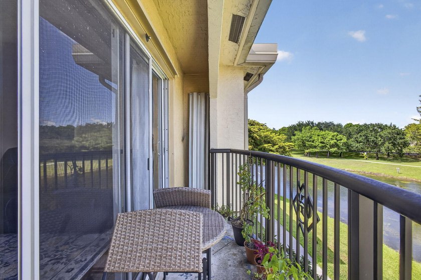 Beautiful third floor condo located in the desirable community - photo 35