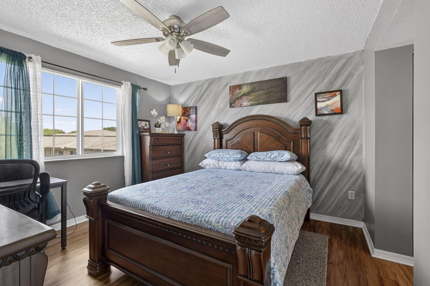 Beautiful third floor condo located in the desirable community - photo 39