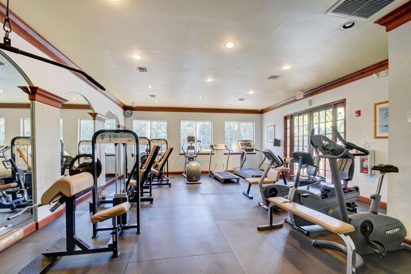 Beautiful third floor condo located in the desirable community - photo 48