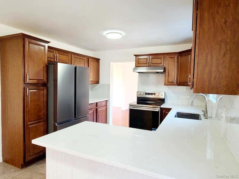 Newly Renovated Victorian with 4 Bedrooms/ 2.5 Baths, Full - photo 15