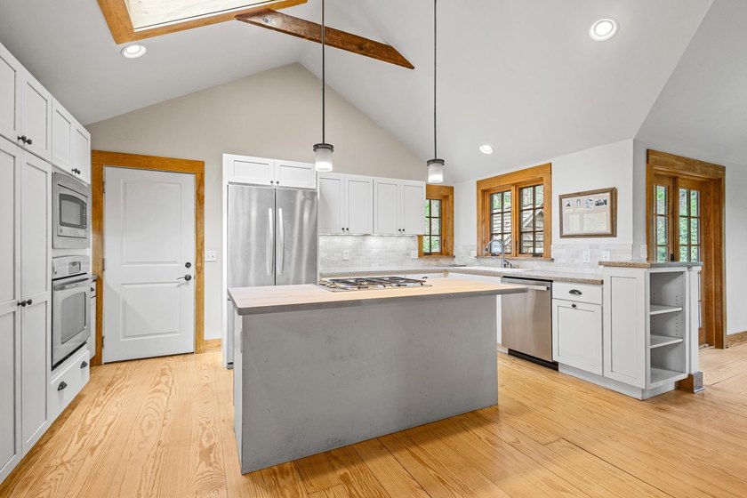 Own a piece of Shorewood Hills history with this one-of-a-kind - photo 5