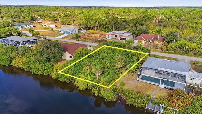Discover the perfect canvas for your dream waterfront retreat - photo 2
