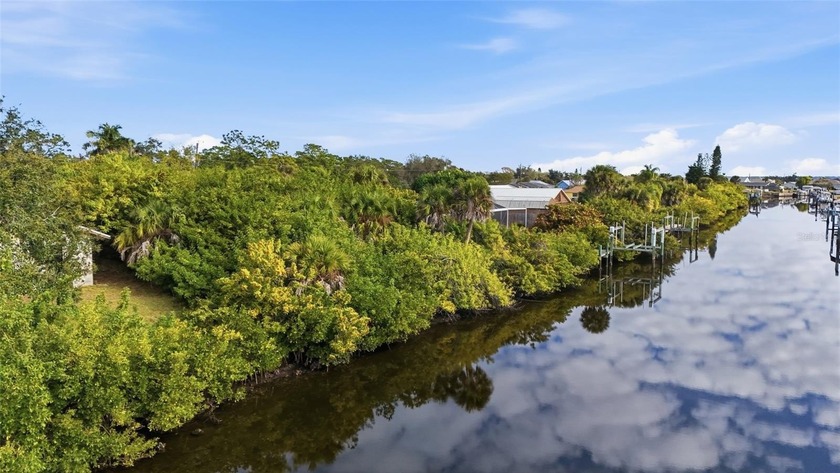 Discover the perfect canvas for your dream waterfront retreat - photo 5