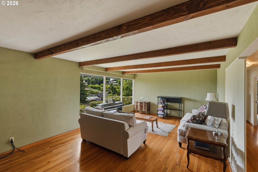 Meticulously maintained Mingus Park home situated on a large - photo 5