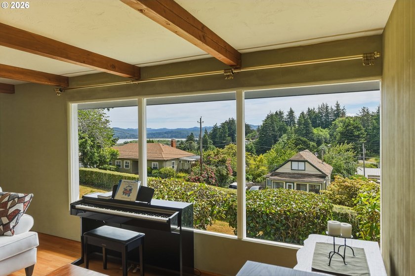 Meticulously maintained Mingus Park home situated on a large - photo 7
