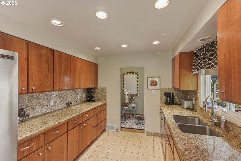 Meticulously maintained Mingus Park home situated on a large - photo 10