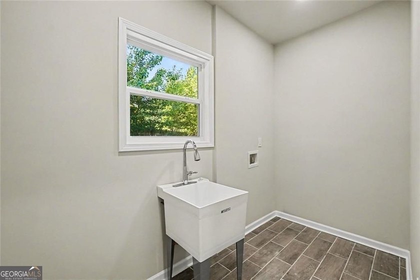 Brand new construction in great lake front development, Crystal - photo 15