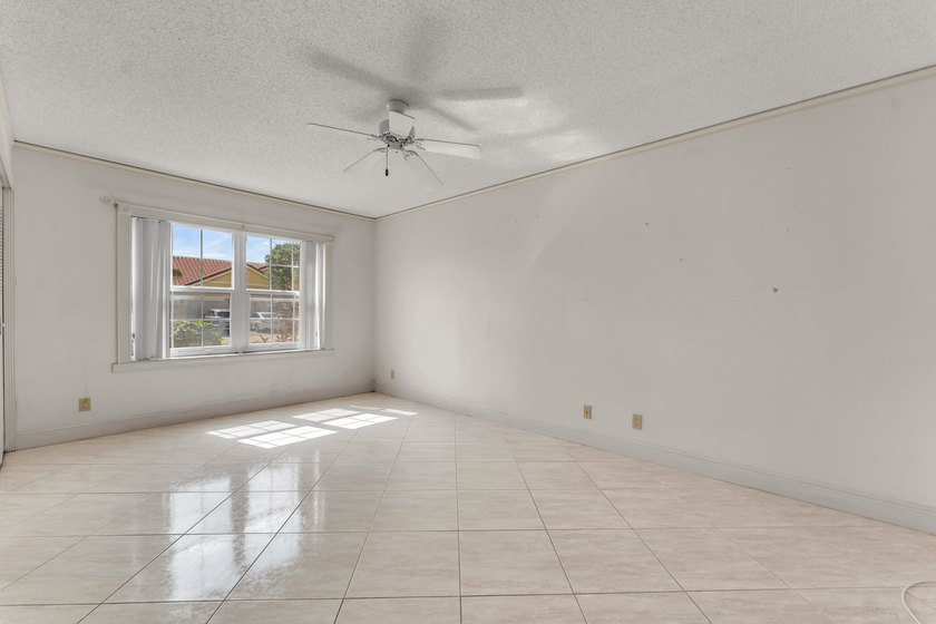 Step into this beautifully bright and spacious corner lot home - photo 19