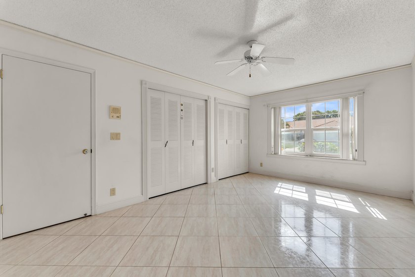 Step into this beautifully bright and spacious corner lot home - photo 20