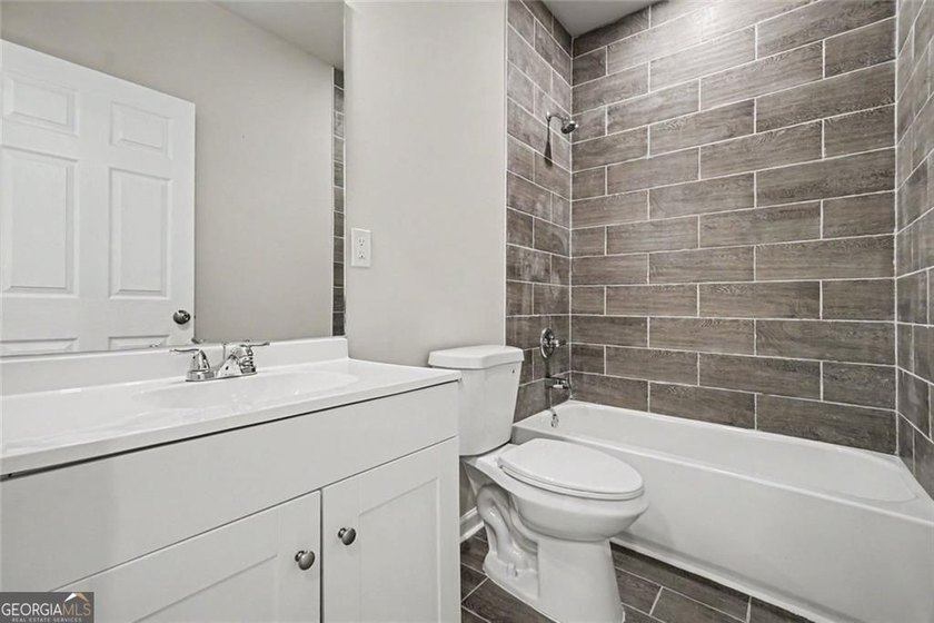 Brand new construction in great lake front development, Crystal - photo 21