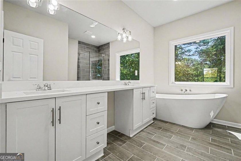 Brand new construction in great lake front development, Crystal - photo 24