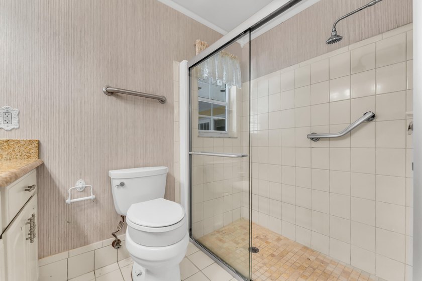 Step into this beautifully bright and spacious corner lot home - photo 26