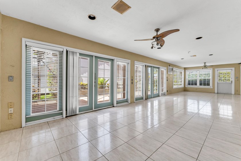 Step into this beautifully bright and spacious corner lot home - photo 36