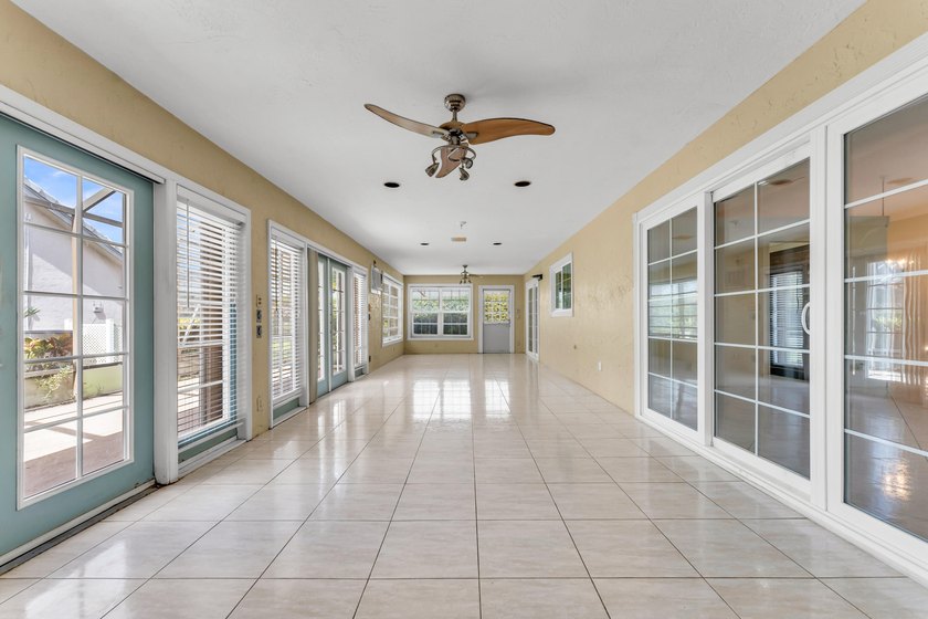Step into this beautifully bright and spacious corner lot home - photo 38