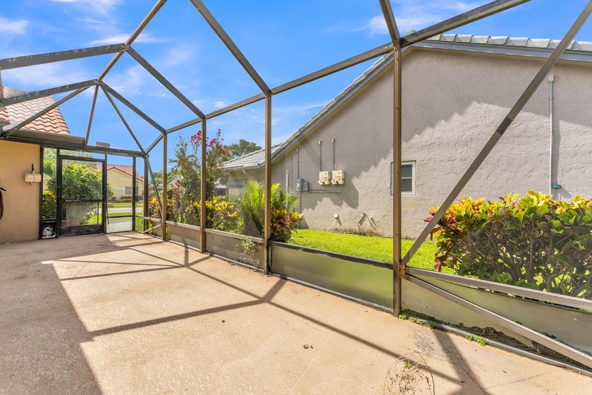 Step into this beautifully bright and spacious corner lot home - photo 42