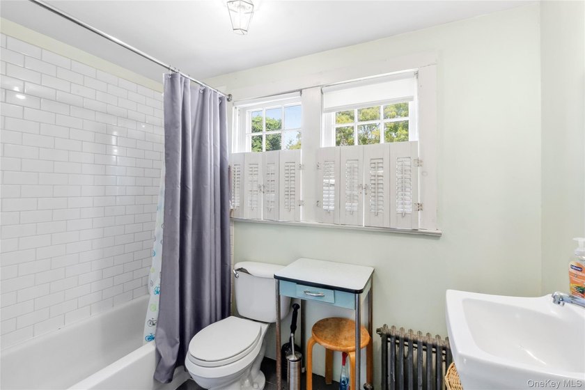 Charming mid 1800s traditional perfectly situated within sight - photo 8