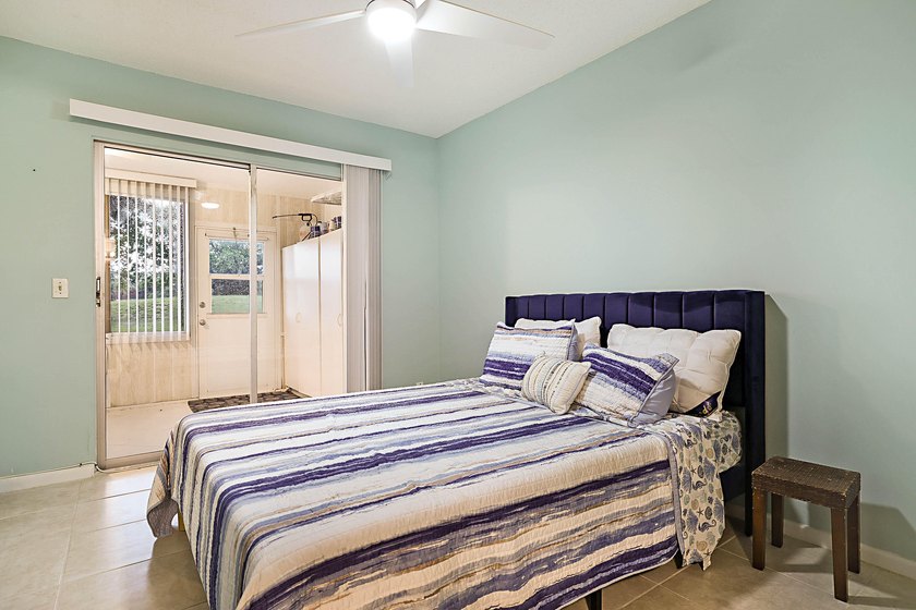 Move right into this beautifully updated first-floor condominium - photo 17
