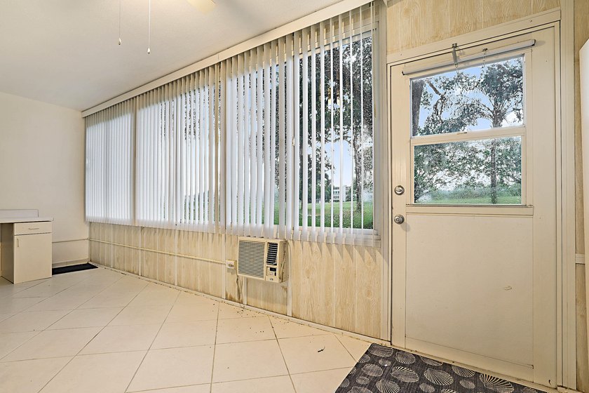 Move right into this beautifully updated first-floor condominium - photo 19