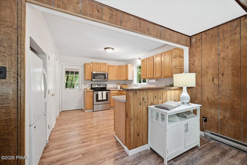 Beautifully maintained, thoughtfully updated, and truly move-in - photo 28