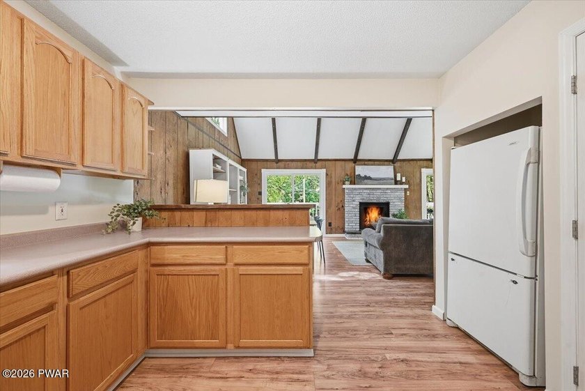 Beautifully maintained, thoughtfully updated, and truly move-in - photo 32