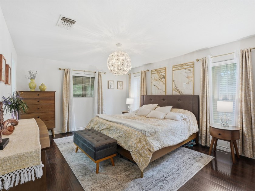 Stunning, move-in-ready 3-bedroom, 2-bath home in Lake Worth - photo 11