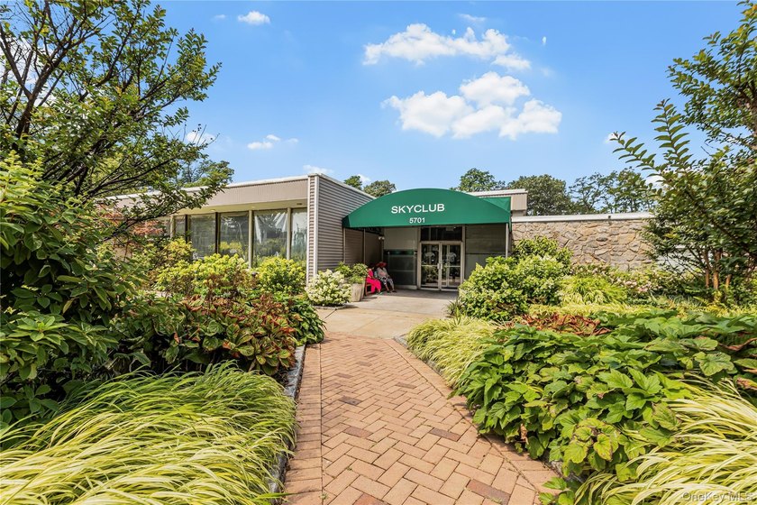 Spacious 1 Bedroom/1 Bath Residence With Private Balcony And - photo 21