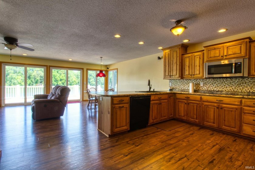 Experience the best of all-sports lake living with this - photo 3